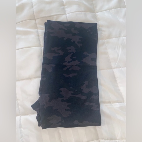 Spanx Look At Me Now Seamless Leggings - Picture 4 of 7